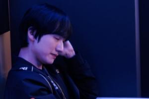 lolesports賽后更新照片：小花生Peanut在后臺調(diào)整心情