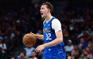 濃眉：曾經(jīng)歷過弗拉格的處境 他渴望學(xué)習(xí)其名字在籃球界分量很重