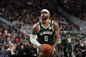 沒手感就作用差！特倫特9中2&三分7中1僅得6分 正負(fù)值-23遠(yuǎn)遠(yuǎn)落后