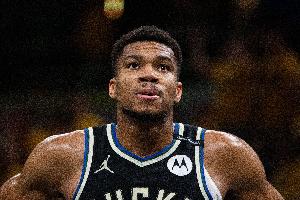 獨(dú)木難支！字母哥20中14空砍40分14板9助2斷2帽 罰球16中11