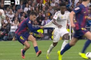 名場面來了！皇馬反擊，佩德里死死拽住維尼修斯球衣，吃到黃牌！