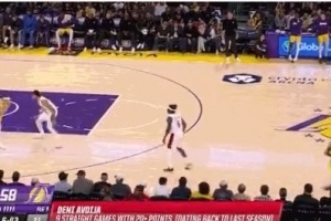 真頂不動(dòng)！里夫斯被卡馬拉逼防 出現(xiàn)本場(chǎng)第二個(gè)8秒違例