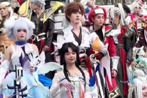 媒體人談王者Coser道歉：主辦方花了錢盡量別做cos人物不相符動(dòng)作