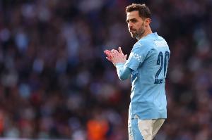 不敵維拉！B席：賽季結(jié)束還早不用過(guò)早下結(jié)論 我們的逼搶很糟糕