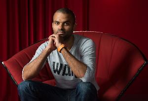 R.I.P.托尼-帕克父親葬禮 鄧肯&大衛(wèi)-羅賓遜&帕克前妻等前往吊唁