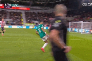 被換下前，維爾茨空位傳中直接送給對手