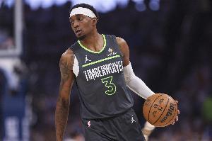 麥丹：我們防守端不夠團(tuán)結(jié) 所有人應(yīng)達(dá)成共識(shí)多溝通交流