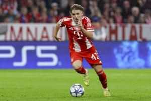 魔幻的一周！17歲卡爾周三歐冠首球，周四高中上學，周六德甲首球