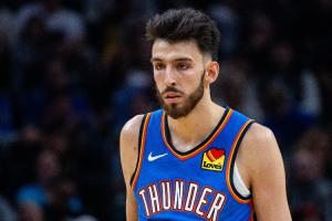 霍姆格倫賽季前3場(chǎng)場(chǎng)均24.7分10.3板1.7斷 命中率180俱樂(lè)部！