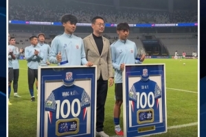 里程碑！申花主場戰(zhàn)英博賽前，為汪海健和徐皓陽舉辦百場儀式