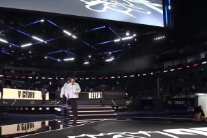 隊(duì)友太坑了！wayward：第一次見沙皇60分鐘3萬傷害 不如小奶油！