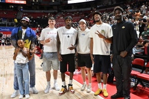 皮爾斯：湖人輔助陣容不行&詹姆斯40歲了 沒(méi)有大交易則沖冠無(wú)望