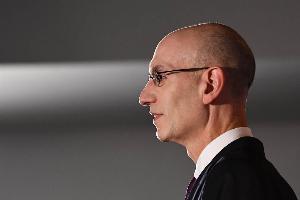 相比殺伐果斷的斯特恩 蕭華略顯柔和 這次他能帶聯(lián)盟度過危機嗎？