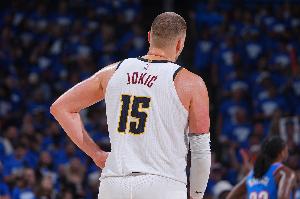 運(yùn)籌帷幄！約基奇半場(chǎng)僅1中1拿4分 但有7籃板11助攻3搶斷