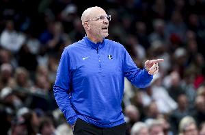 基德談減少失誤：保護好球權(quán) 大家需要多溝通放慢節(jié)奏