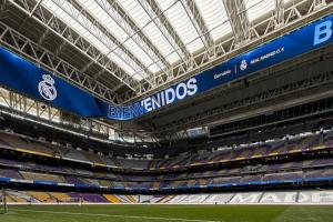 ?大戰(zhàn)在即！皇馬官方曬照：伯納烏頂棚已關(guān)閉，靜待國家德比