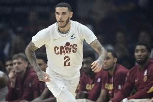 打得真不錯(cuò)！朗佐-鮑爾7投4中&三分4中2砍下11分6籃板6助攻