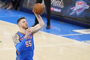 輕松兩雙！哈滕出戰(zhàn)29分鐘 13中7拿到14分10板2助2斷&正負(fù)值+16