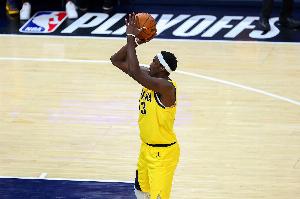 球隊(duì)核心！西亞卡姆上半場(chǎng)11投6中&三分3中2得到16分5板3助2斷