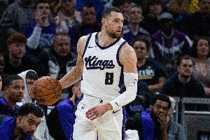 專注得分！拉文半場10中5&三分3中2拿到13分 籃板&助攻均為0