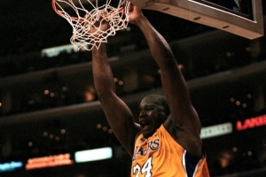 艾弗森：奧尼爾是我的歷史前5&最愛的中鋒 他無法被復(fù)制