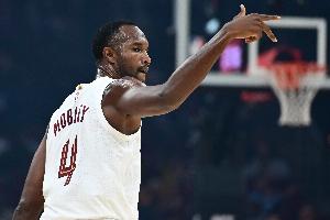 全面且穩(wěn)?。∧祭?3中5&12罰全中拿23分 另有8板6助3斷2帽