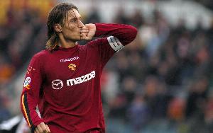 托蒂：我和斯帕萊蒂的事情該放下了，若他去尤文會是偉大的簽約