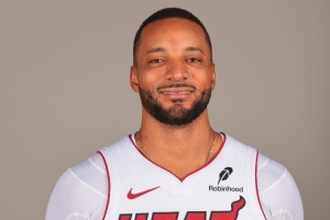 真大腿？鮑威爾首節(jié)出戰(zhàn)9分鐘 7中5&三分3中2轟下13分3板