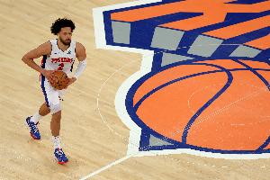 后程發(fā)力！康寧漢姆18中8拿到25分8助 下半場17分