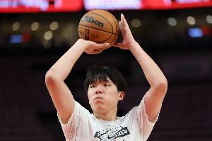 記者：楊瀚森如今距離真正立足NBA還有很長的路要走