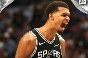 我得自降標(biāo)準(zhǔn)?。课陌噘惣厩叭龖?zhàn)至少100分15帽 NBA歷史首人