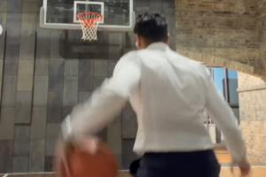 球技不錯！Shams曬自己連續(xù)工作14小時后西裝革履運球&投籃視頻