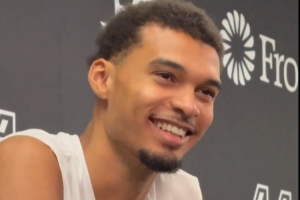 4勝0負(fù)平隊史紀(jì)錄！文班亞馬：我很驚訝&真的 讓我們破紀(jì)錄吧