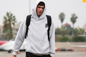 迎來背靠背！湖人官推曬出征客場(chǎng)登機(jī)照：短途旅程