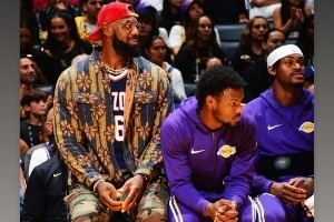 老父親的驕傲！詹姆斯曬出多張自己身穿小兒子布萊斯球衣觀賽照