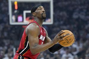 不準(zhǔn)但能沖擊！阿德巴約15投5中&罰球8中8得到19分13板3助