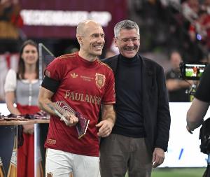 羅本：卡爾不能滿足于踢了1場(chǎng)好球 達(dá)到巔峰和保持巔峰是兩回事