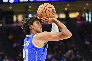 狀態(tài)真不錯(cuò)！克里斯蒂8中5&三分5中3貢獻(xiàn)17分2板2助 正負(fù)值+17