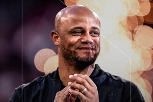 開季13連勝追平AC米蘭五大聯(lián)賽紀錄，拜仁官方曬孔帕尼海報