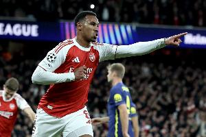 后防基石！泰晤士：加布里埃爾對(duì)阿森納攻防很重要，他在場(chǎng)丟球少