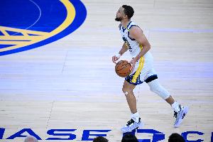 手還沒有熱！庫里半場9中3拿到7分1板5助 三分球5投僅1中