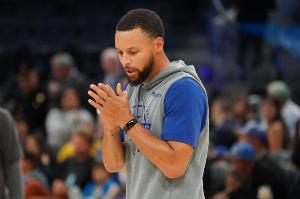 庫里：這賽程簡直瘋狂&堪稱史上最魔幻的開局 脖子被抓沒啥感覺