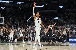 帕金斯：誰能告訴我在21歲的年紀文班的比賽有什么缺陷嗎？在線等