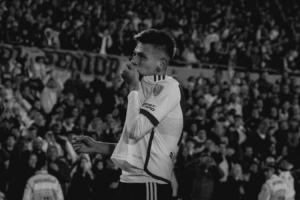 奧萊報(bào)：滕哈赫突然下課后，埃切維里在勒沃庫(kù)森逐漸被邊緣化