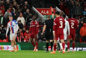 一線隊2次替補出場均染紅！18歲中衛(wèi)納洛共僅為利物浦出場16分鐘