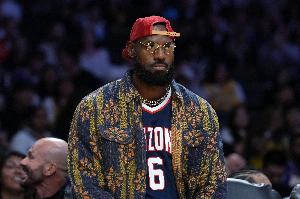 詹姆斯&庫里等4冠球員能追上你的7冠嗎？霍里：勒布朗最多再打2年