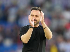 德澤爾比：帕瓦爾失誤很正常沒必要小題大做，我對此一笑置之