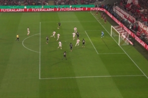 拜仁因誤判獲利！埃貝爾：擔憂邊裁能力退化，支持更早啟用VAR