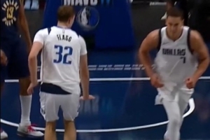 嘲諷拉滿！弗拉格強(qiáng)吃三屆扣籃王麥克朗 進(jìn)球后擺出Too Small