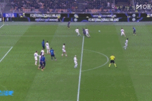 埃斯波西托禁區(qū)倒地，VAR介入后依舊沒(méi)有判罰點(diǎn)球